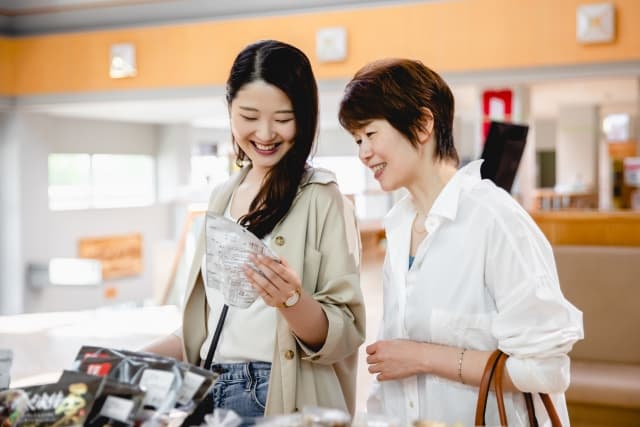スワンナプーム空港 お土産 営業時間 ばらまき おすすめ 雑貨 出国前 保安検査後 どこ お菓子 雑貨 免税店 何時まで